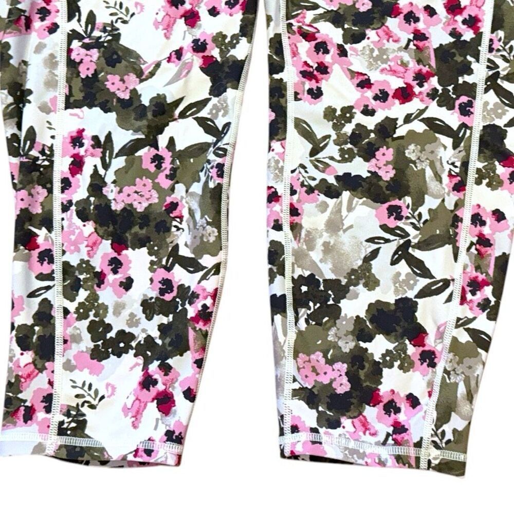 Torrid Ditsy Floral Performance Core Crop Active Legging Size 3 3XL - Picture 5 of 12